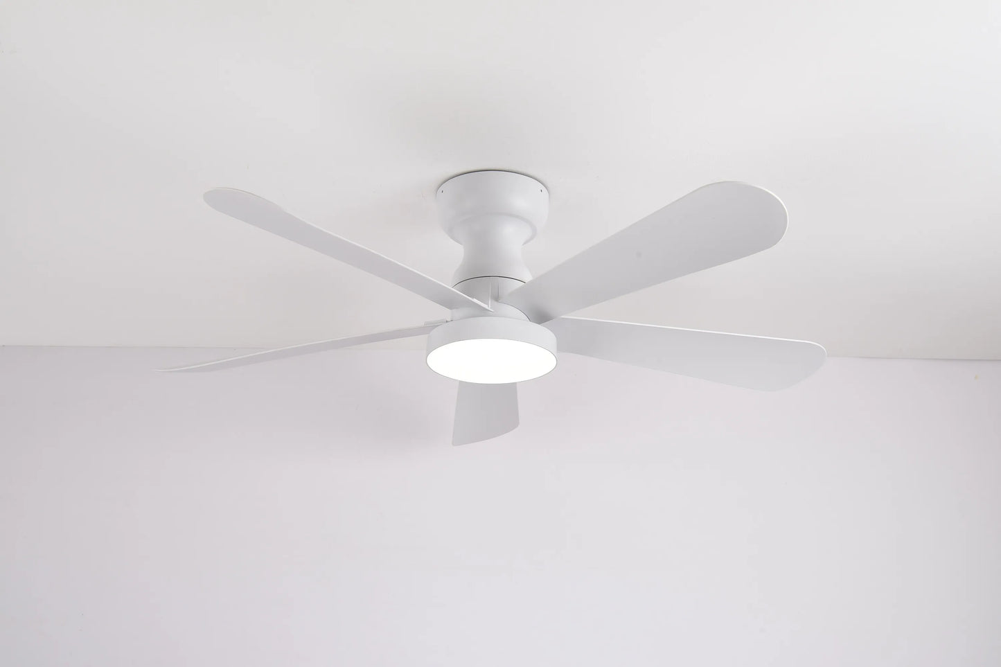 Ventilateur de Plafond Encastré Plat Alvik – 104cm, 5 Pales, Télécommande & Minuterie, Réversible